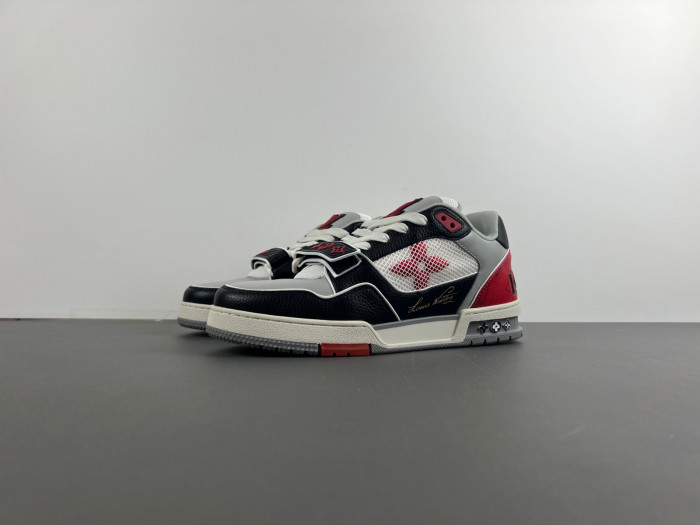 LV TRAINER SNEAKER LV-000555