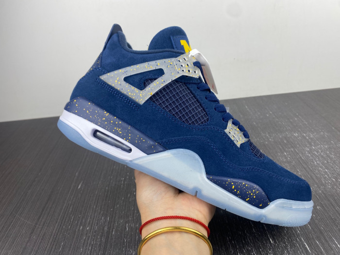 Air Jordan 4