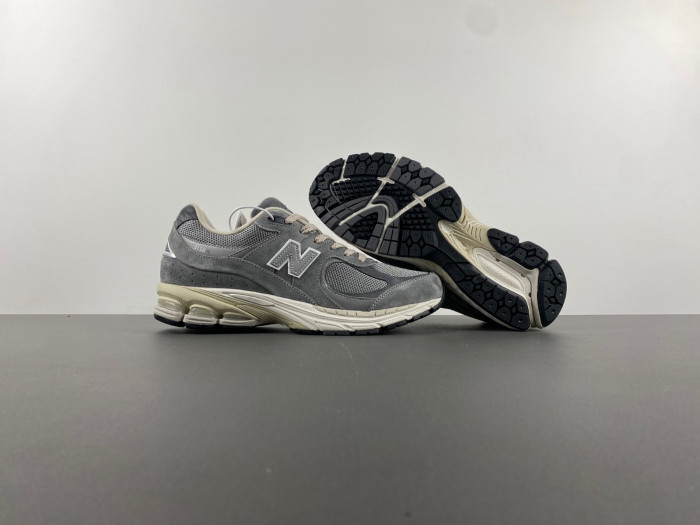 New Balance 2002R 
