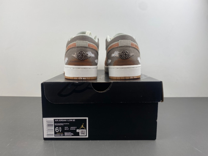 Air Jordan 1 Low SE 