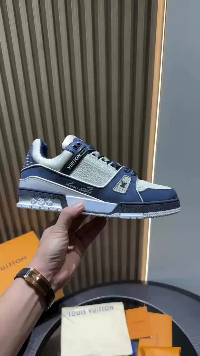 LV TRAINER SNEAKER LV-000605