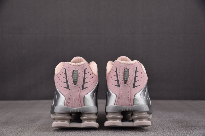 NIKE Shox R4 
