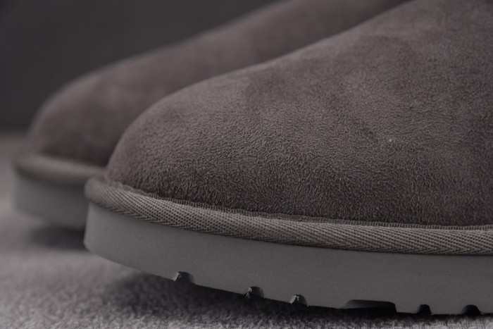 UGG Mini Bailey Button II