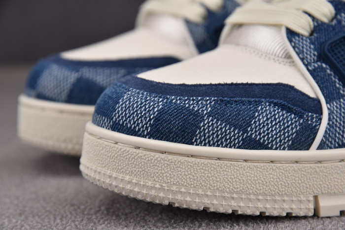 LV TRAINER SNEAKER LV-000575