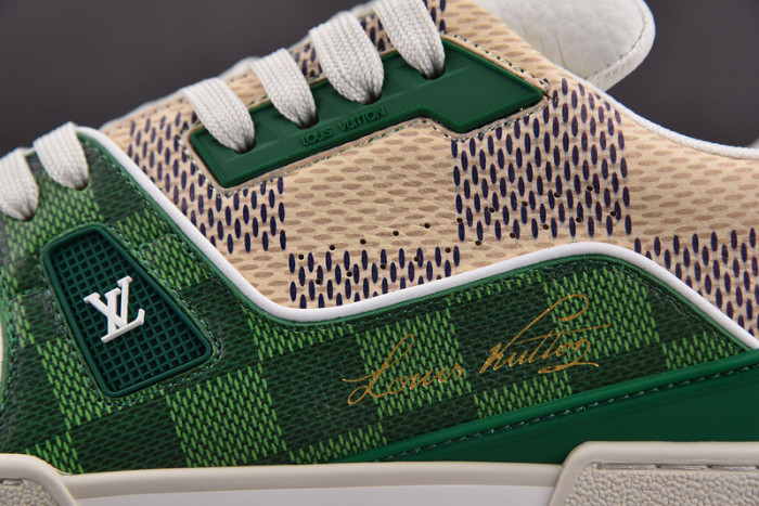 LV SNEAKER LV-000110