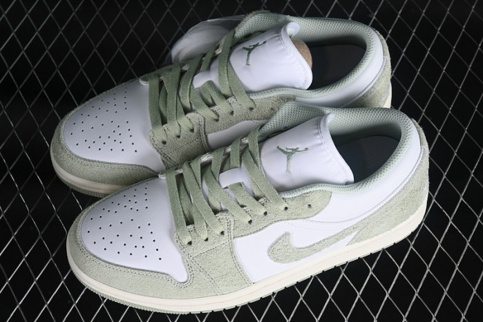 AIR JORDAN 1 LOW "LIGHT GREEN" FN5214-131