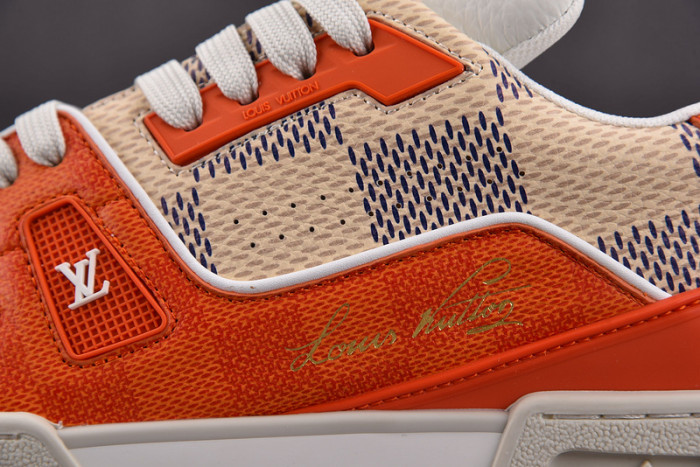 LV TRAINER SNEAKER LV-000595