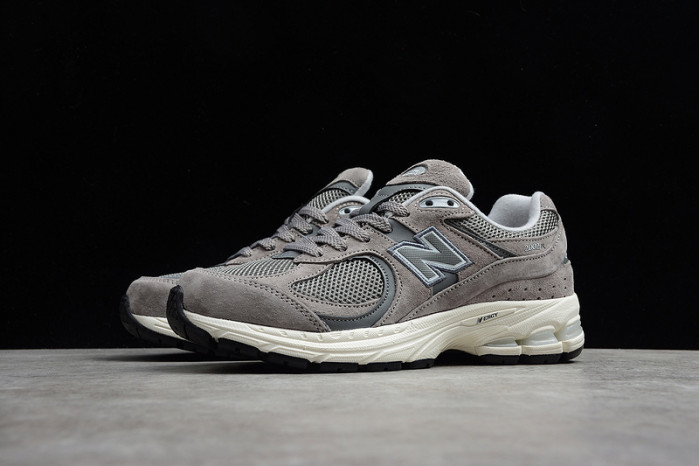 NEW BALANCE SNEAKER 002