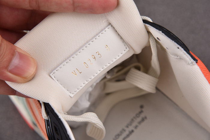 LV SNEAKER LV-000108