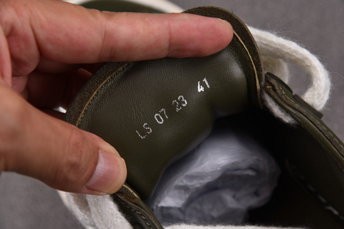 D10r b33 sneakers b330013