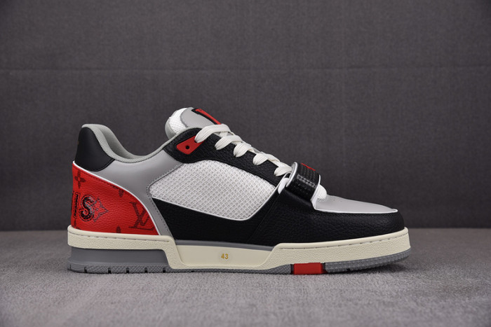 LV SNEAKER LV-000112