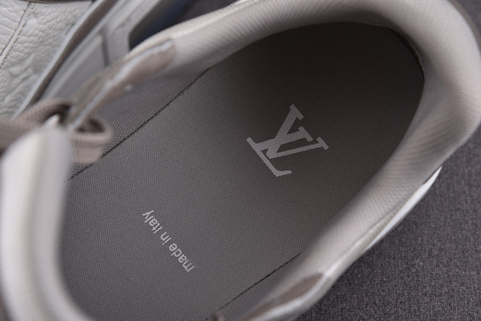 LV SNEAKER LV-000125