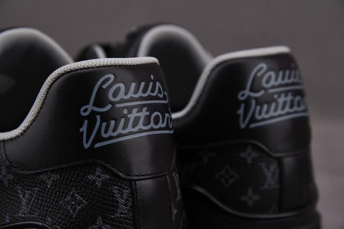 LV SNEAKER LV-000146