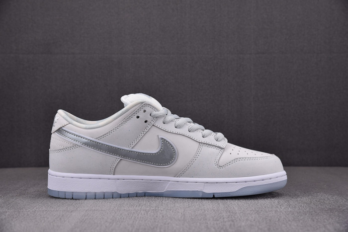 Nike SB Dunk Low White Lobster (Friends and Family) FD8776-100