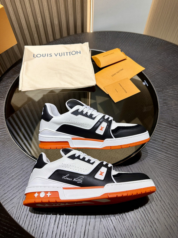 LV TRAINER SNEAKER LV-000561