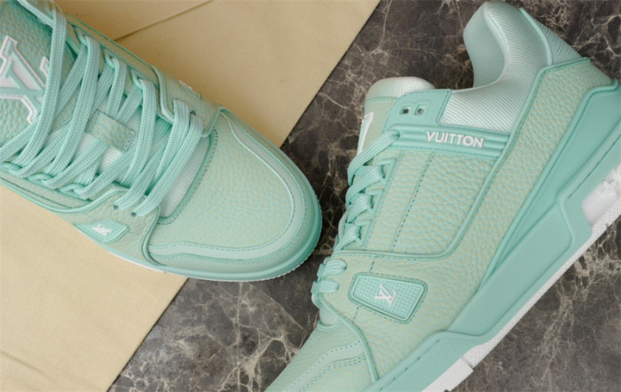 LV SNEAKER LV-000180