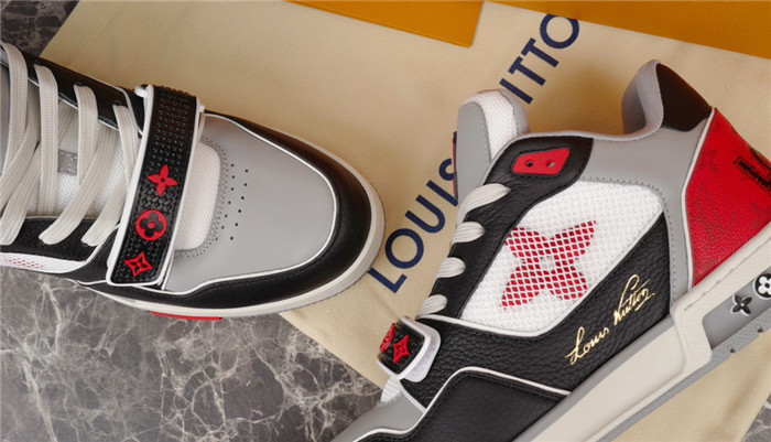 LV SNEAKER LV-000196