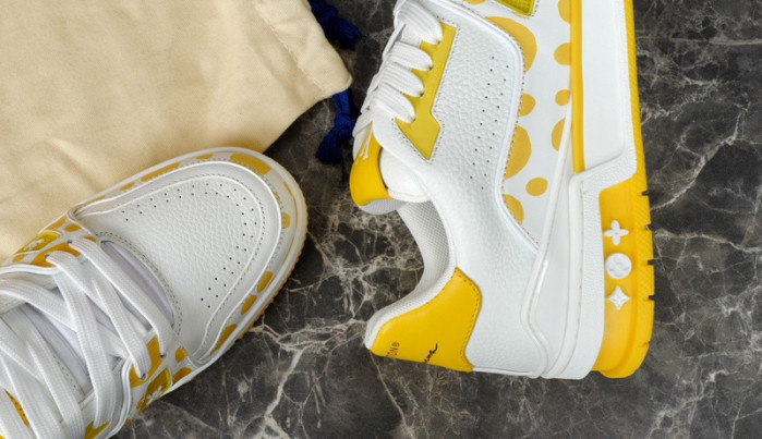 LV SNEAKER LV-000235