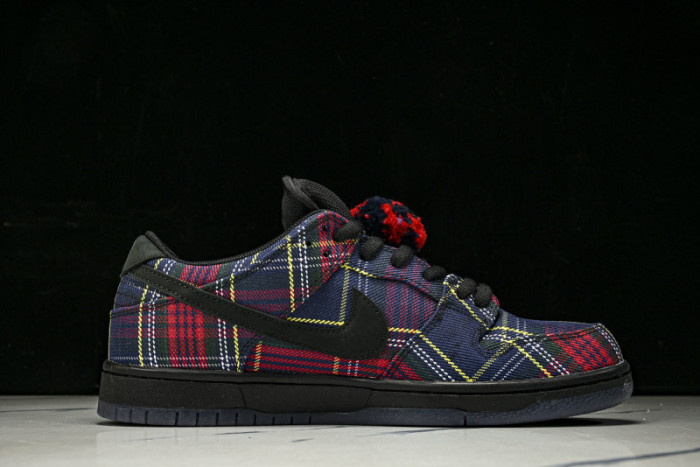 Nardwuar x Nike SB Dunk Low Pro II1493-600