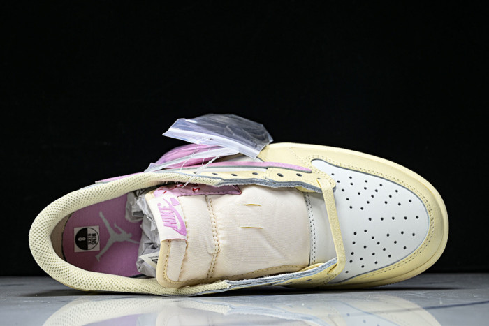 Travis Scott x Air Jordan 1 Low OG 