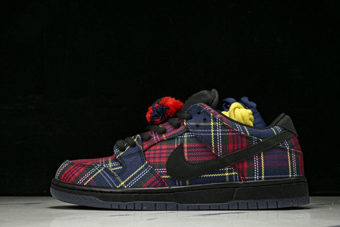 Nardwuar x Nike SB Dunk Low Pro II1493-600
