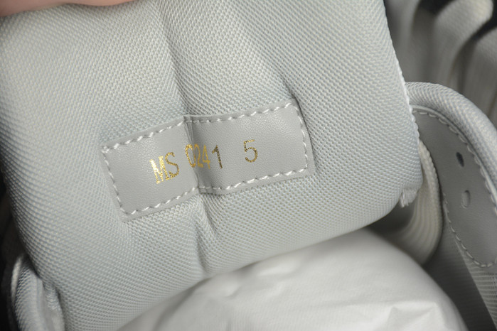 LV TRAINER SNEAKER LV-000553