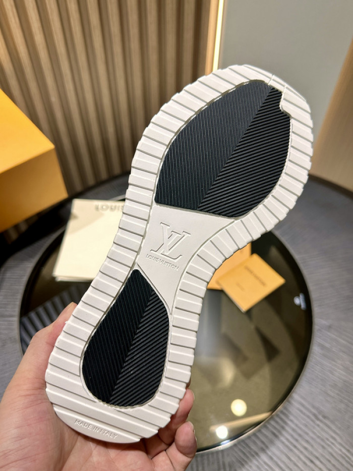 LV SNEAKER LV-000610