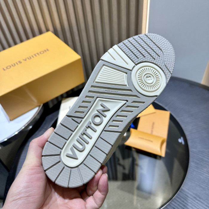 LV TRAINER SNEAKER LV-000577
