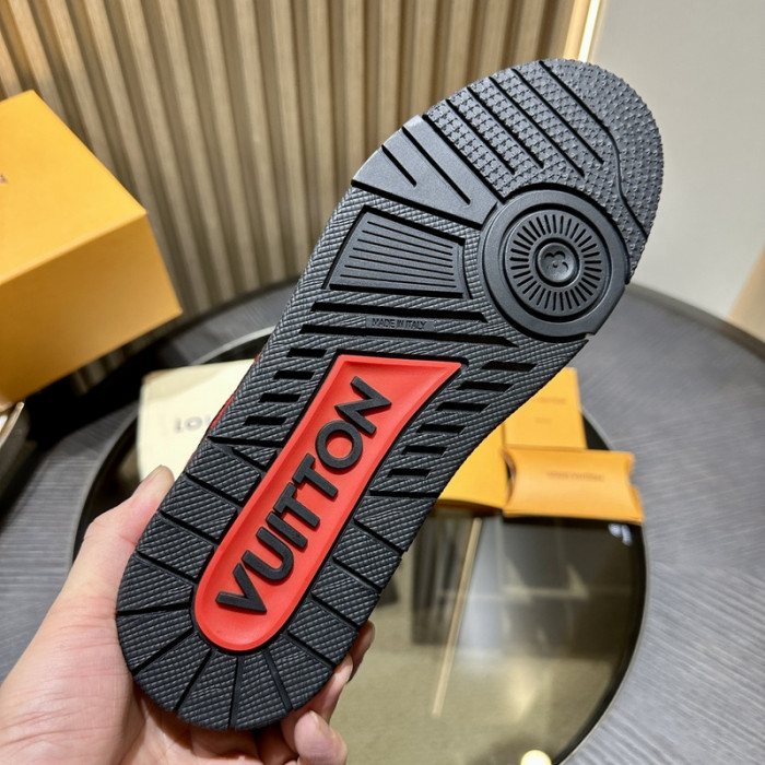 LV TRAINER SNEAKER LV-000584
