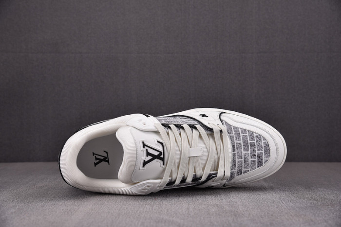 LV TRAINER SNEAKER LV-000596