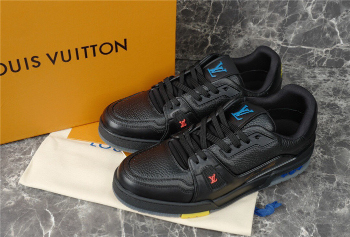 LV SNEAKER LV-000290