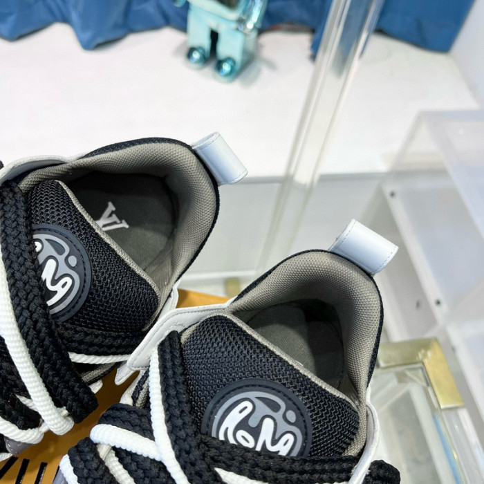 LV SNEAKER LV-000435