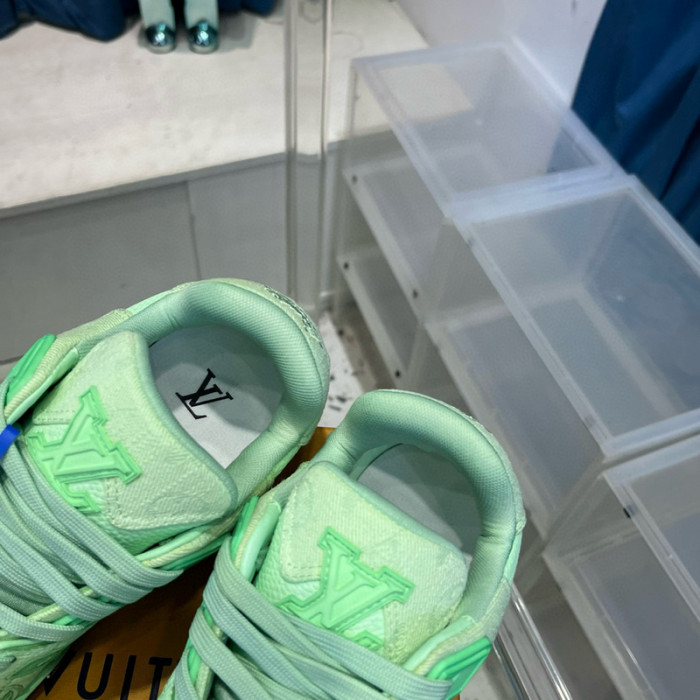 LV SNEAKER LV-000479