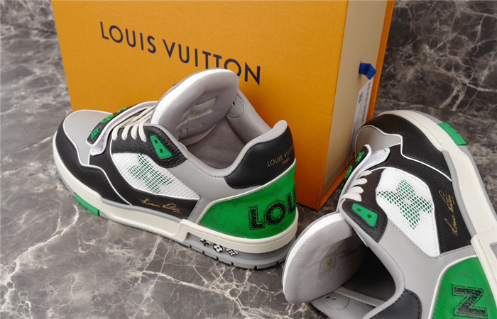 LV SNEAKER LV-000195