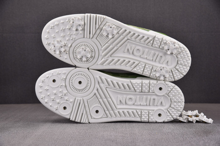 LV TRAINER SNEAKER LV-000590