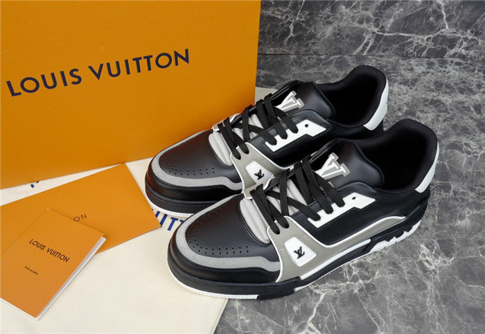 LV SNEAKER LV-000260