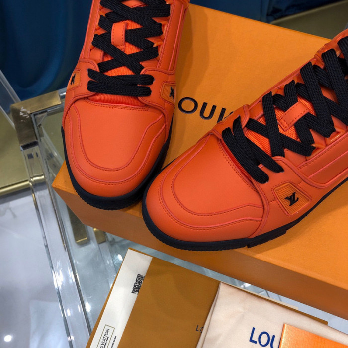 LV SNEAKER LV-000316