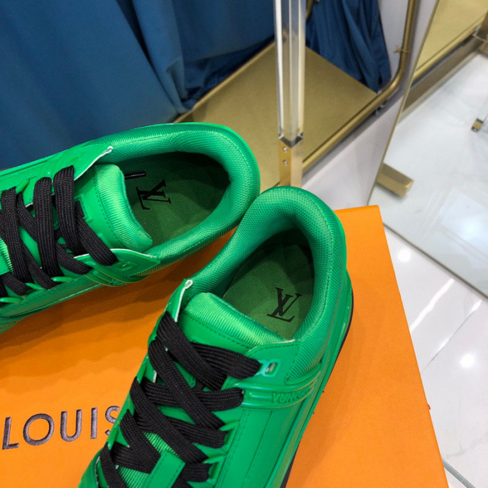 LV SNEAKER LV-000320