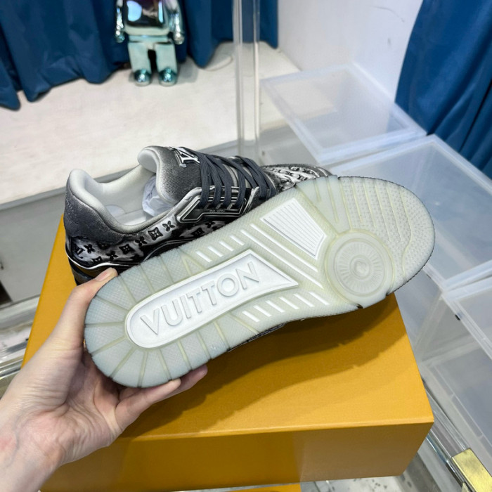 LV SNEAKER LV-000468