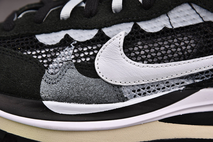 Nike Vaporwaffle sacai Black White CV1363-001