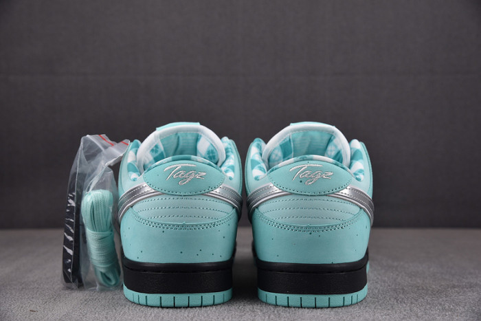 T*f*ny & co. x nike dunk low bv1310-402