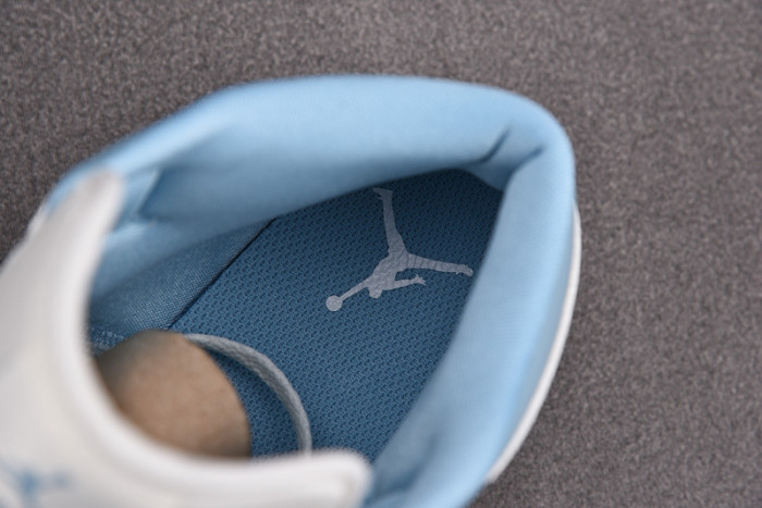 Air Jordan 1 Mid “UNC” BQ6472-141