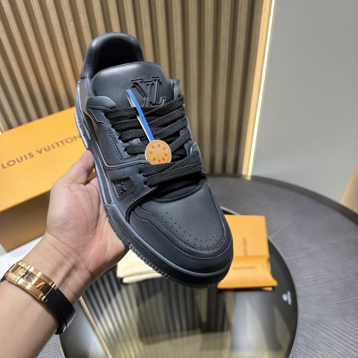 LV TRAINER SNEAKER LV-000607