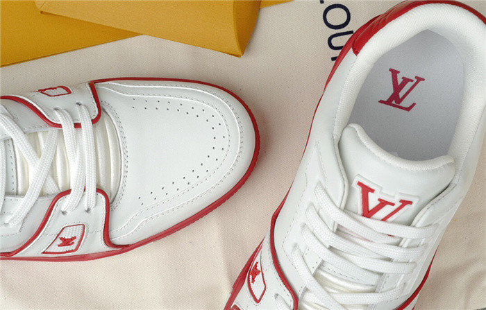 LV SNEAKER LV-000295