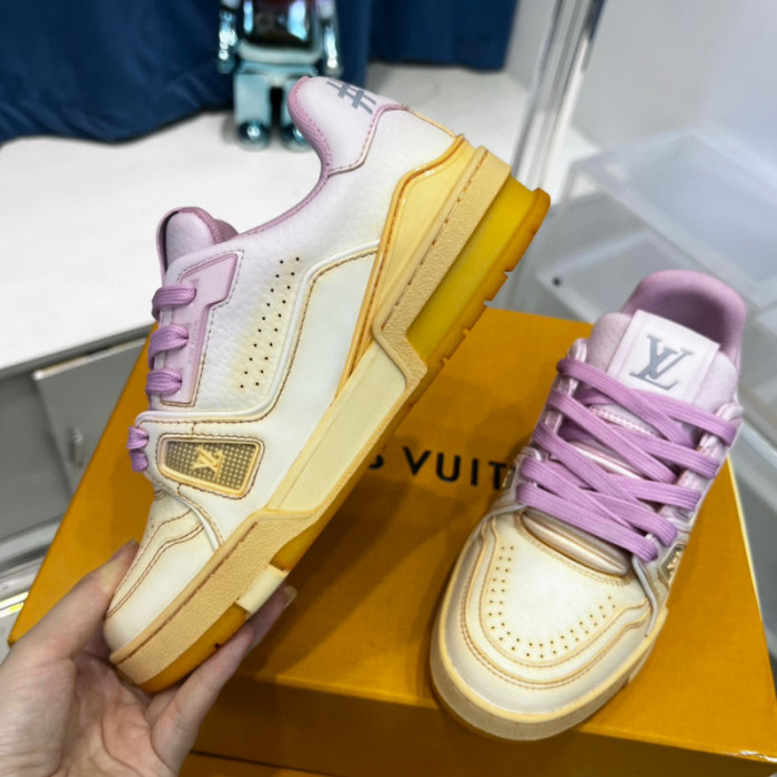 LV SNEAKER LV-000379