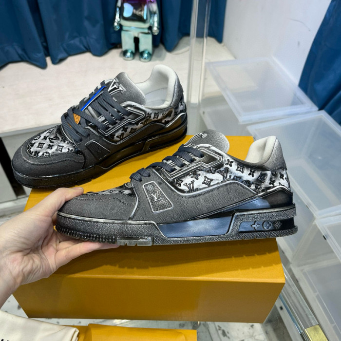 LV SNEAKER LV-000468