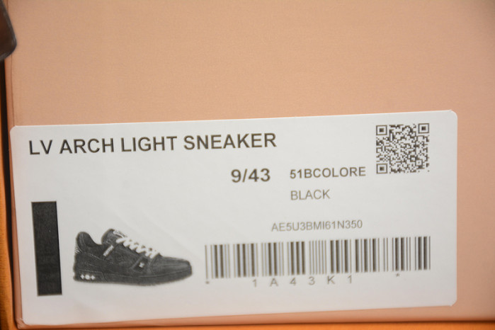 LV TRAINER SNEAKER LV-000552