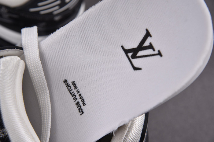 LV TRAINER SNEAKER LVT-000624