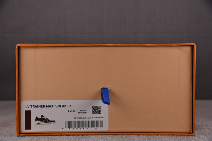 LV TRAINER SNEAKER LV-000589