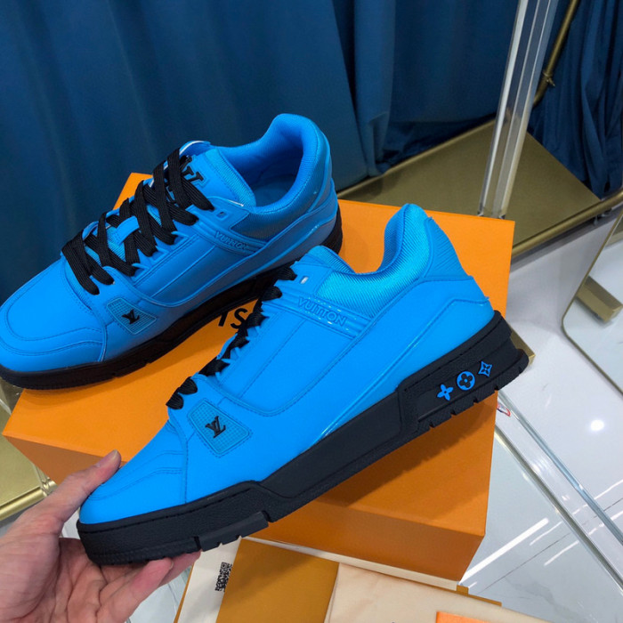 LV SNEAKER LV-000317